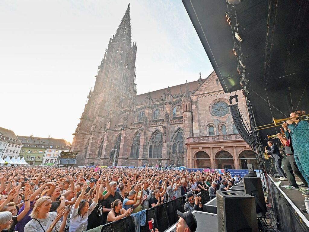 Parov Stelar und Meute haben den Mnsterplatz zum Beben gebracht.