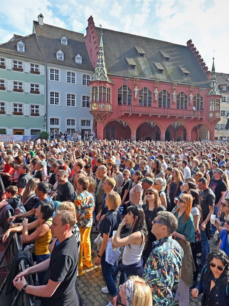 Parov Stelar und Meute haben den Mnsterplatz zum Beben gebracht.