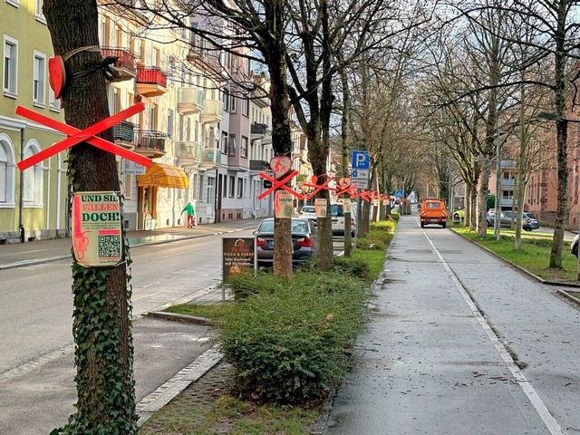 Offenburger protestierten gegen die ge...Baumfllungen in der Weingartenstrae.  | Foto: Helmut Seller