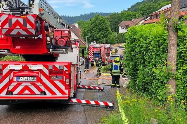 Dachstuhl in Kollnauer Wohngebiet gert in Brand