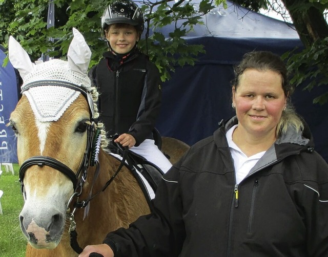 Sanja Rung aus Mrkt in der Fhrzgelk...f Pferd Monami mit Mutter Sabrina Rung  | Foto: Renate Wendt