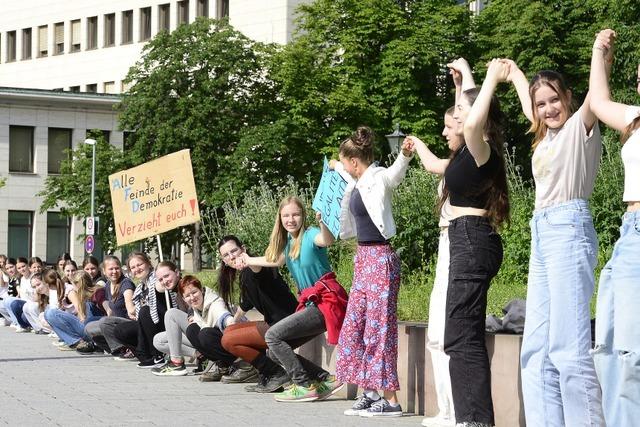 Freiburgs Schulen setzen bei "#IchStehAuf – Schulen fr Demokratie und Vielfalt" ein Zeichen fr Demokratie