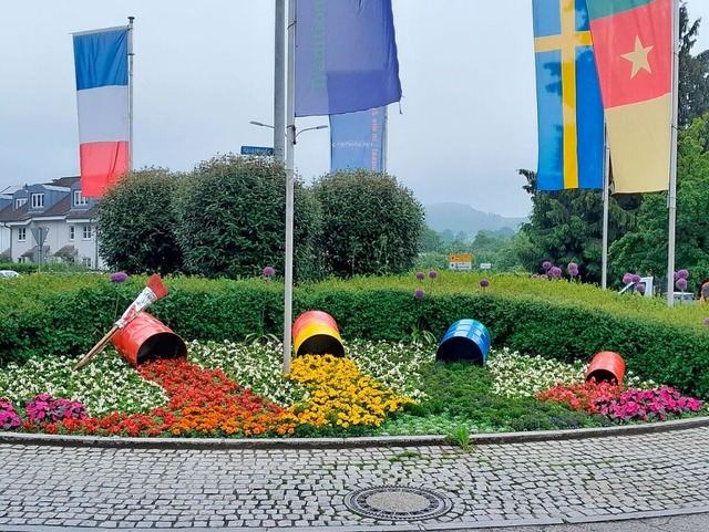 Zwei der drei als Pinsel gestalteten Besen fehlen.  | Foto: Stadt Schopfheim