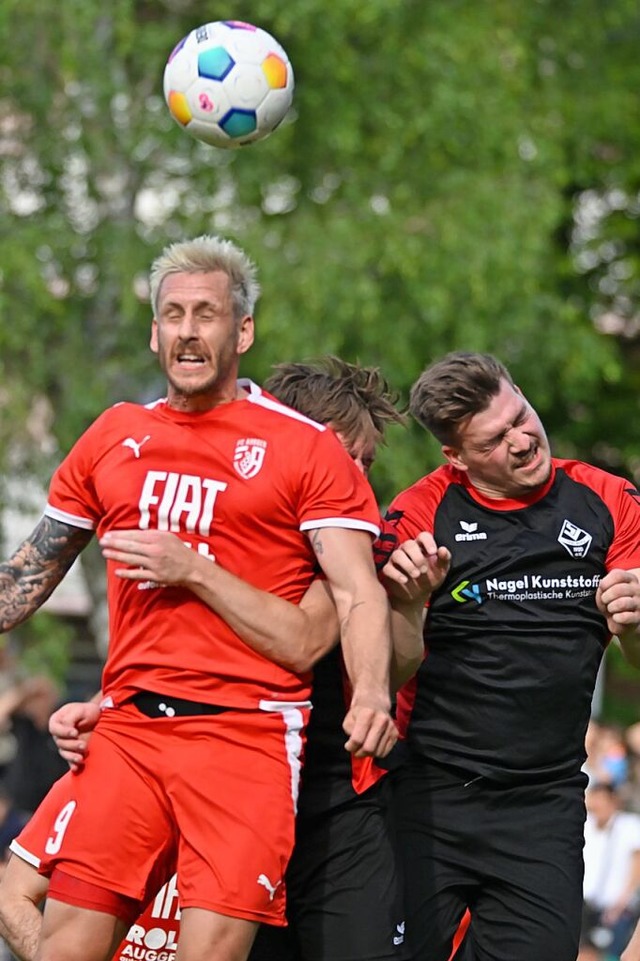 Bastian Bischoff (l.) will mit dem FC ...n die gute Hinspielleistung anknpfen.  | Foto: Achim Keller