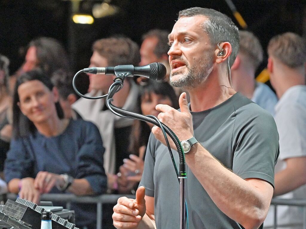 Ordentlich Stimmung auf dem Mnsterplatz am Samstagabend. Fritz Kalkbrenner, Klanphonics und James Hype brachten den Platz zum Beben.