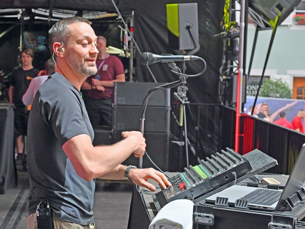 Ordentlich Stimmung auf dem Mnsterplatz am Samstagabend. Fritz Kalkbrenner, Klanphonics und James Hype brachten den Platz zum Beben.