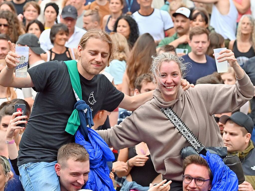 Ordentlich Stimmung auf dem Mnsterplatz am Samstagabend. Fritz Kalkbrenner, Klanphonics und James Hype brachten den Platz zum Beben.