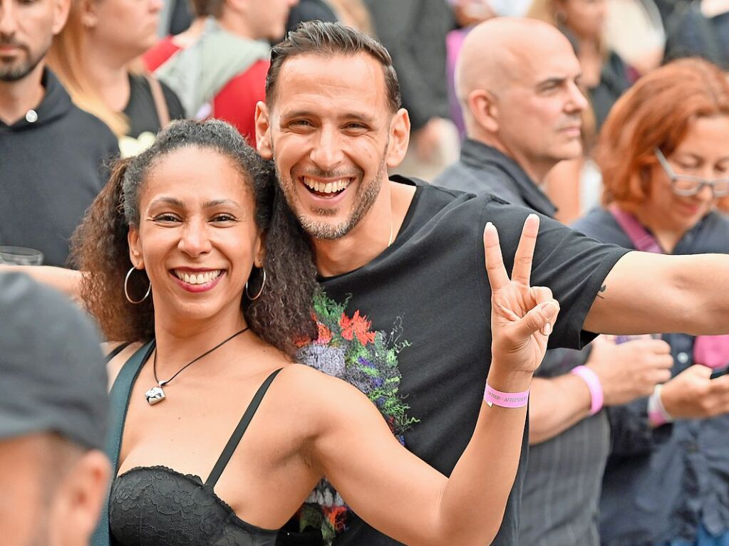 Ordentlich Stimmung auf dem Mnsterplatz am Samstagabend. Fritz Kalkbrenner, Klanphonics und James Hype brachten den Platz zum Beben.