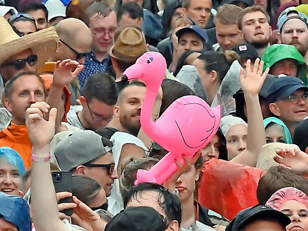 Ordentlich Stimmung auf dem Mnsterplatz am Samstagabend. Fritz Kalkbrenner, Klanphonics und James Hype brachten den Platz zum Beben.