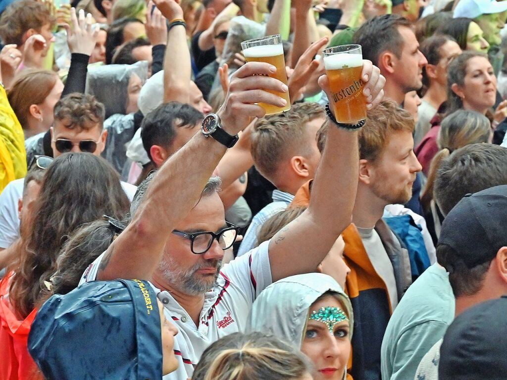 Ordentlich Stimmung auf dem Mnsterplatz am Samstagabend. Fritz Kalkbrenner, Klanphonics und James Hype brachten den Platz zum Beben.