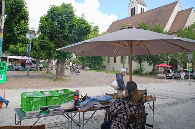 Wenig los ist dienstags auf dem Wochen...n Mart noch dnner besetzt erscheinen.  | Foto: Petra Wunderle