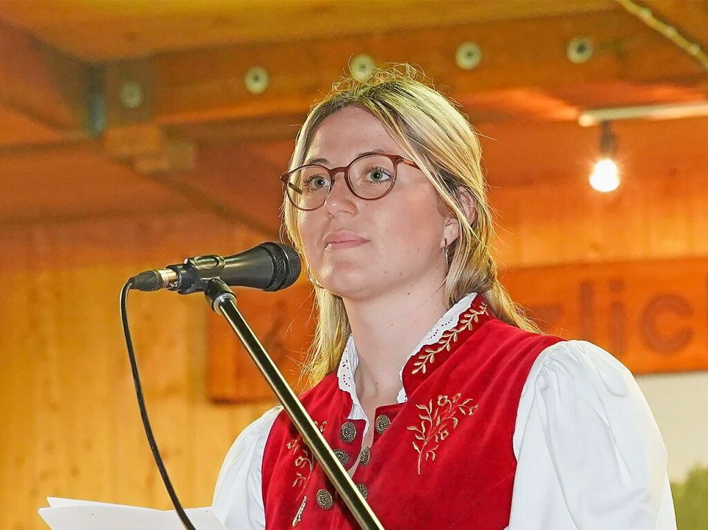 Vorsitzende Tanja Kpfer bei ihrer Begrung der Festgste