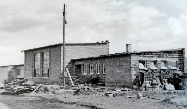 Das Turnerheim in der Rohbauphase 1954 &#8211; jetzt kommt der Abrissbagger.  | Foto: Werner Schnabl