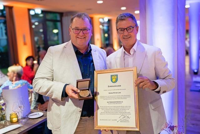 Gewerbeverbandsvorsitzender Peter Lob erhlt die Verdienstmedaille von Bad Krozingen