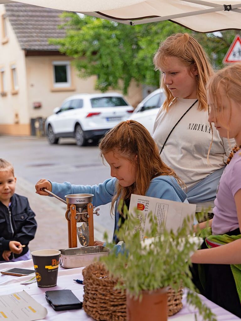 Bei der Dorfrallye fr Kinder