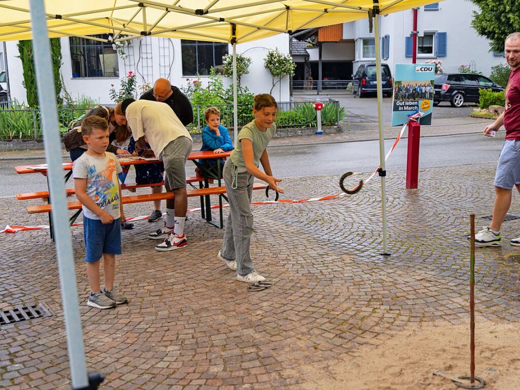 Bei der Dorfrallye fr Kinder