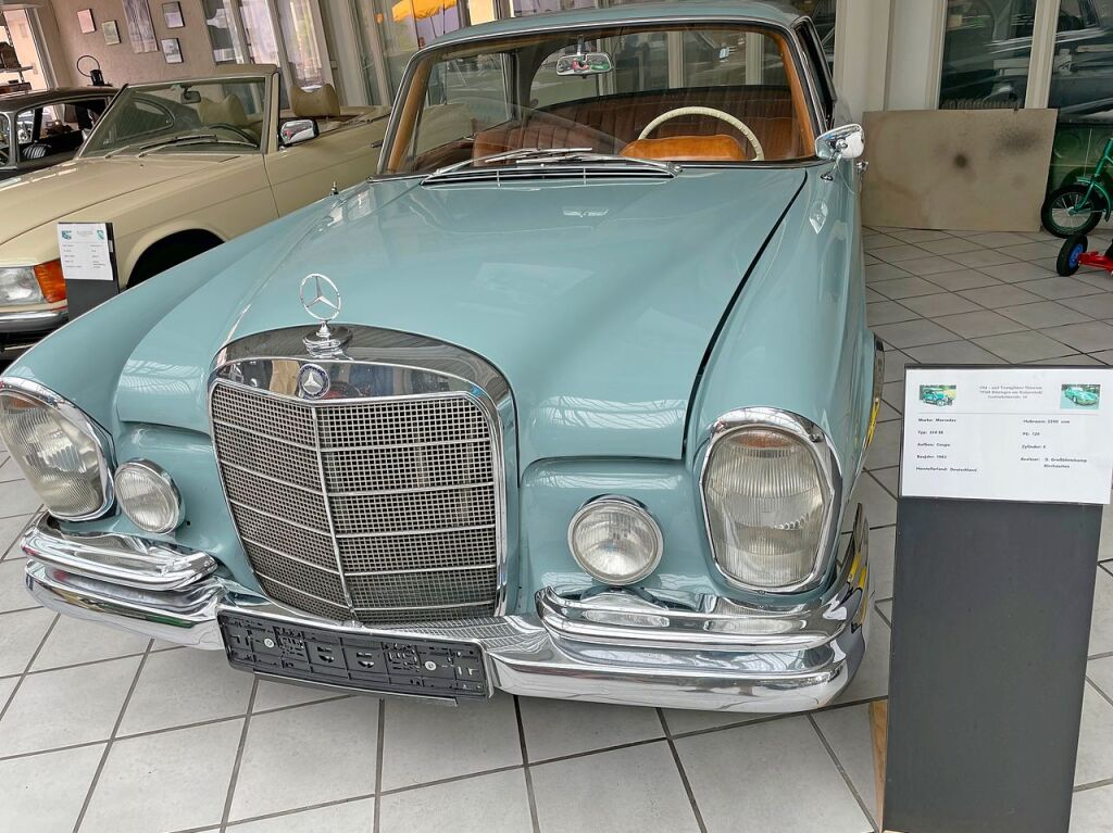 Ein offenes Museum war Teil des Programms beim Old- und Youngtimertreffen in Btzingen. Gegen eine geringe Spende durften Gste Ausfahrten mit den Oldtimern unternehmen. Die Spenden nutzt die Lebenshilfe fr die Anschaffung pdagogischer Spielgerte.