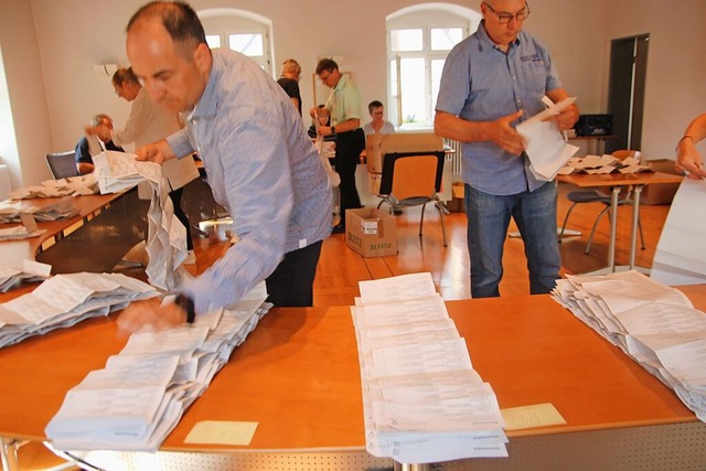 Die Europawahl wird ausgezhlt &#8211;...n Eichstetten am Kaiserstuhl zu sehen.  | Foto: Horst David