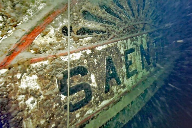 Das Dampfschiff Sntis liegt auf dem Grund des  Bodensees.  | Foto: Schiffsbergeverein (dpa)