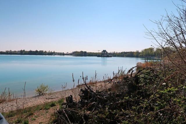 Rettungskrfte suchen vermissten Mann am Rimsinger Baggersee