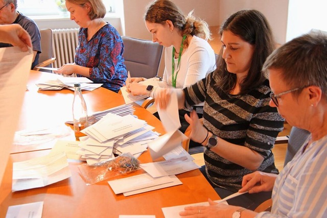 Ergebnis der Auszhlung: Nur 1,64 Proz...mzettel in Eichstetten waren ungltig.  | Foto: Horst David