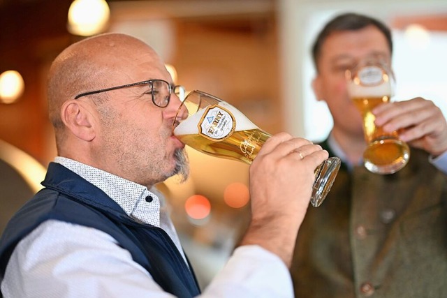 Elmar Bentele (r), Geschftsfhrer der...t nach eigenen Angaben als Erfinderin.  | Foto: Felix Kstle (dpa)