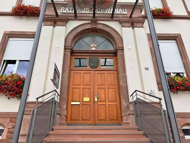 Die Verwaltung im Schwanauer Rathaus setzt die Beschlsse des Gemeinderats um.  | Foto: Annika Vogelbacher