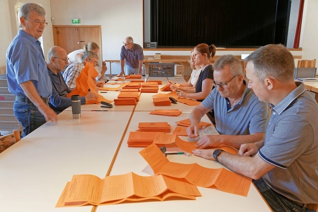 Auszhlungsbeginn fr die Gemeinderats...ontagmorgen im Brgerhaus von Endingen  | Foto: Martin Wendel