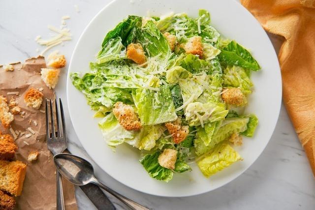 Fnf Dinge, die man ber Caesar Salad wissen sollte