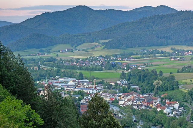 Kollnau (vorn) und Siensbach vom Turm der Kastelburg aus gesehen.  | Foto: Patrik Mller