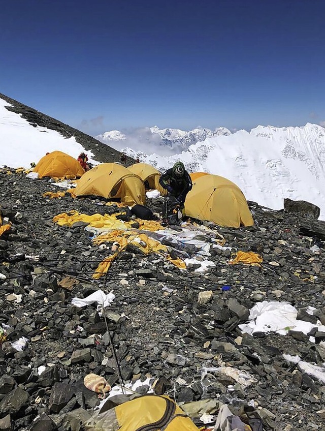 Das hchste Lager am Mount Everest ist berst mit verlassenen Zelten.  | Foto: Dawa Steven Sherpa (dpa)