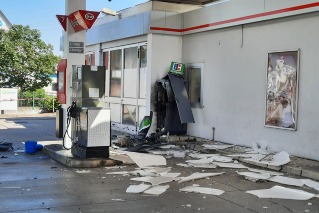 In Weil-Friedlingen ist ein Geldautomat an einer Tankstelle gesprengt worden