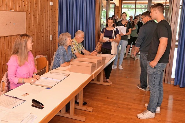 Gro war der Andrang am Wahlsonntag au...n, wie hier in der Elzhalle in Wasser.  | Foto: Dieter Erggelet