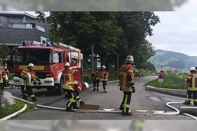 Feuerwehr probt beim Hotel Luisenhhe in Horben
