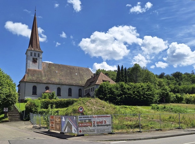 An dieser Stelle in Kuhbach soll ein Mehrfamilienhaus gebaut werden.   | Foto: Wolfgang Beck