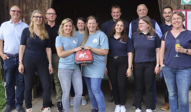 Zur bergabe des Defibrillators in Egg...ation des DRK-Ortsvereins Rickenbach.   | Foto: Gerd Leutenecker