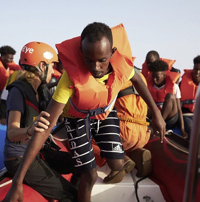 Flchtlinge vor der libyschen Kste  | Foto: Fabian Heinz (dpa)