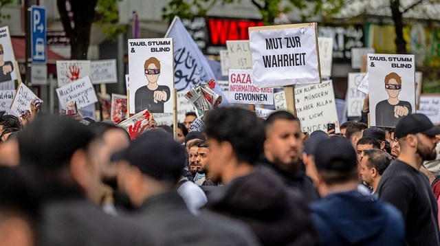 Islamisten-Demo  in Hamburg Ende April  | Foto: Axel Heimken (dpa)