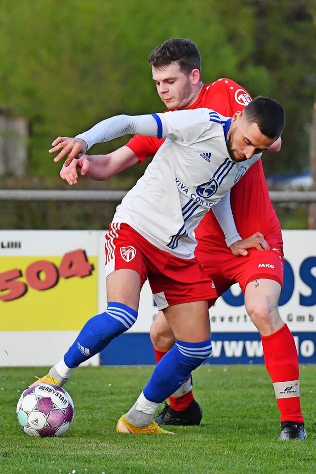 Frederic Kolb (vorne) war bei der  SG ...ger. Nun wechselt er zum FSV Altdorf.  | Foto: Wolfgang Knstle