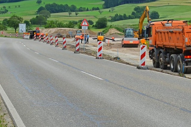 Die Bauarbeiten an der neuen B294 bei ... Niederwinden und Oberwinden erneuert.  | Foto: Nikolaus Bayer