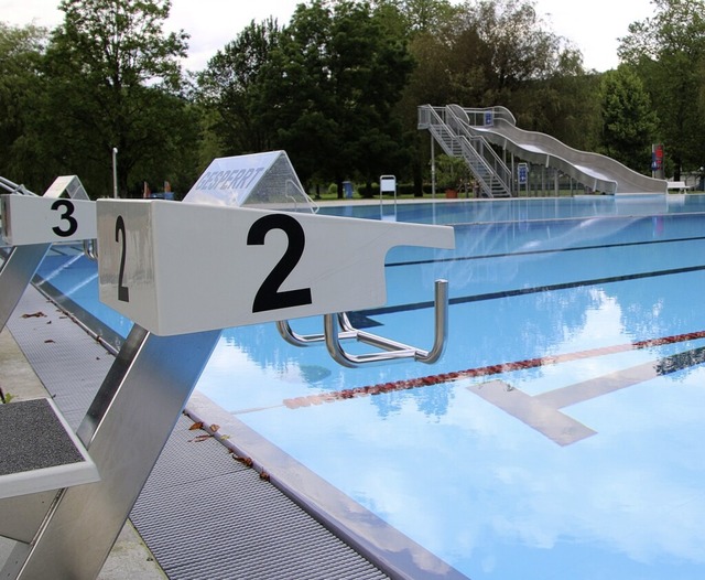 Noch ist das Wasser im Schwimmerbecken...lligkeit und Geschicklichkeit gefragt.  | Foto:  Vlk, Melanie