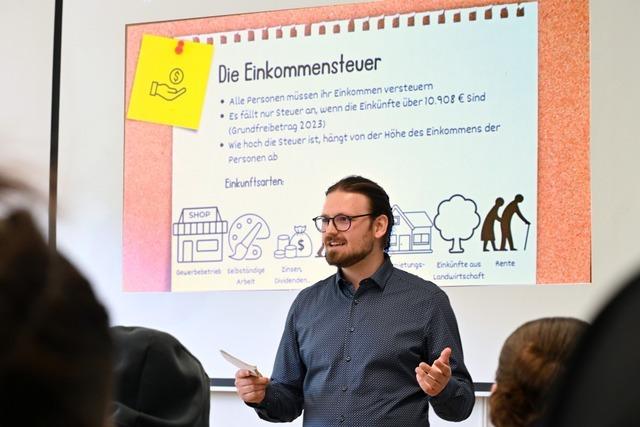 An Baden-Wrttembergs Schulen startet das Projekt "Steuer macht Schule"