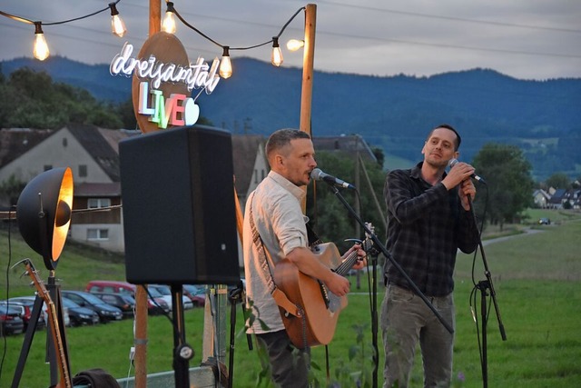 Rhinwaldsounds aus Kappel-Grafenhausen... Publikum auf dem Fuenthomashof mit .  | Foto: Sidney-Marie Schiefer