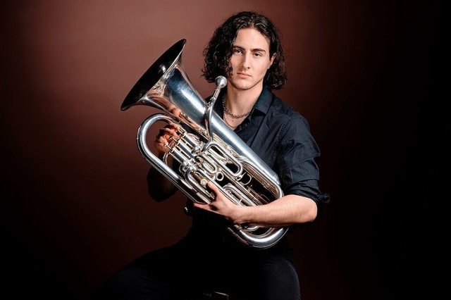 Nachwuchsmusiker Valerian Alfar mit seinem Euphonium  | Foto: Privat