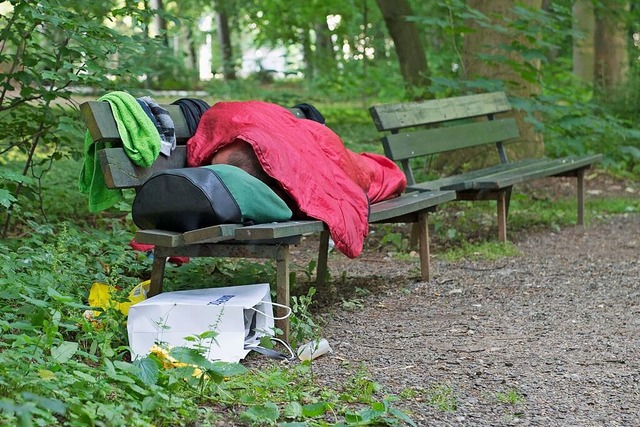 Die AGJ-Wohnungslosenhilfe betreut Obd...m einen Wohnungsverlust zu verhindern.  | Foto: Paul Zinken (dpa)