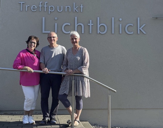 Birgit Duerk, Roman Kolacek, Nicole Frank-Kolacek (von links) laden zum Besuch.  | Foto: Daniela Hohler