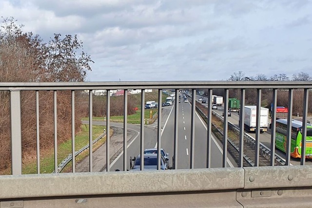 Viel los ist derzeit, vor allem im Fei...beiden Ausfahrten der A5 in Neuenburg.  | Foto: Hannes Selz