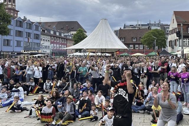 2500 Zuschauer beim EM-Auftakt auf dem Marktplatz