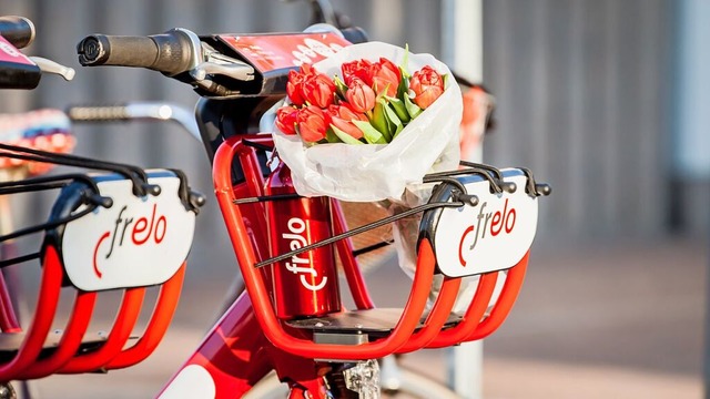 Nicht mit Blumen, doch aber mit einer ...as Fahrradleihsystem in Sexau begrt.  | Foto: Anja Thlking