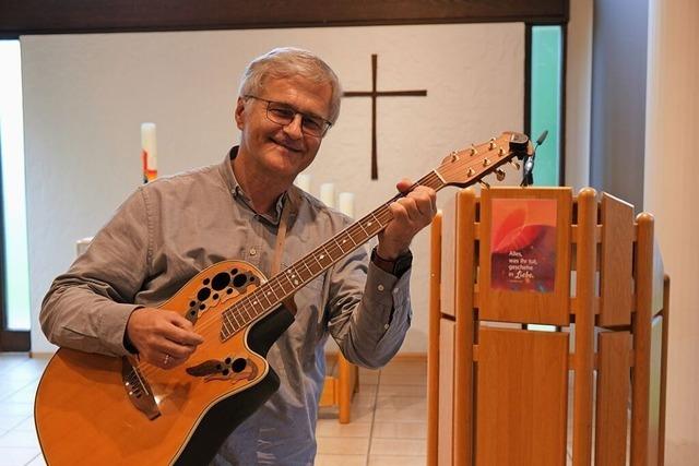 Der Pfarrer mit der Ape und der Gitarre – Fritz Breisacher aus Ehrenkirchen geht in den Ruhestand